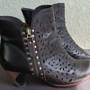 L'Artiste Black leather boots